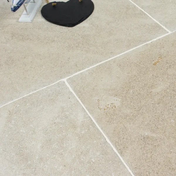 Beaumaniere Limestone Tile - Image 2